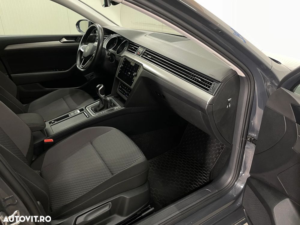 Volkswagen Passat 2.0 TDI Advance - 9