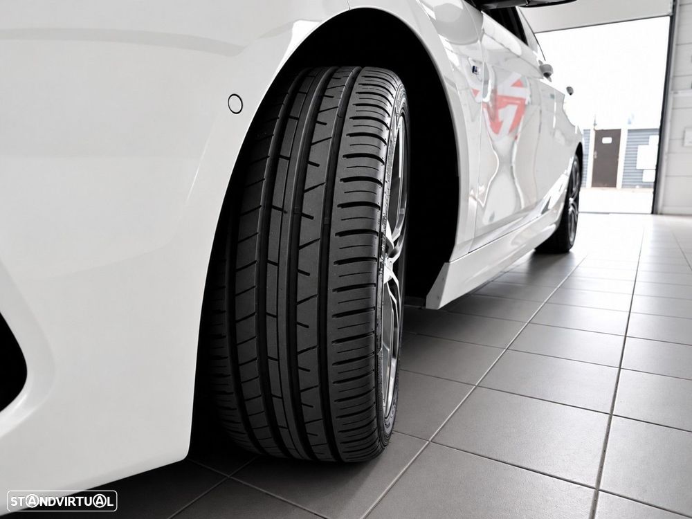BMW 116 d Pack Desportivo M Auto — fotografia 8