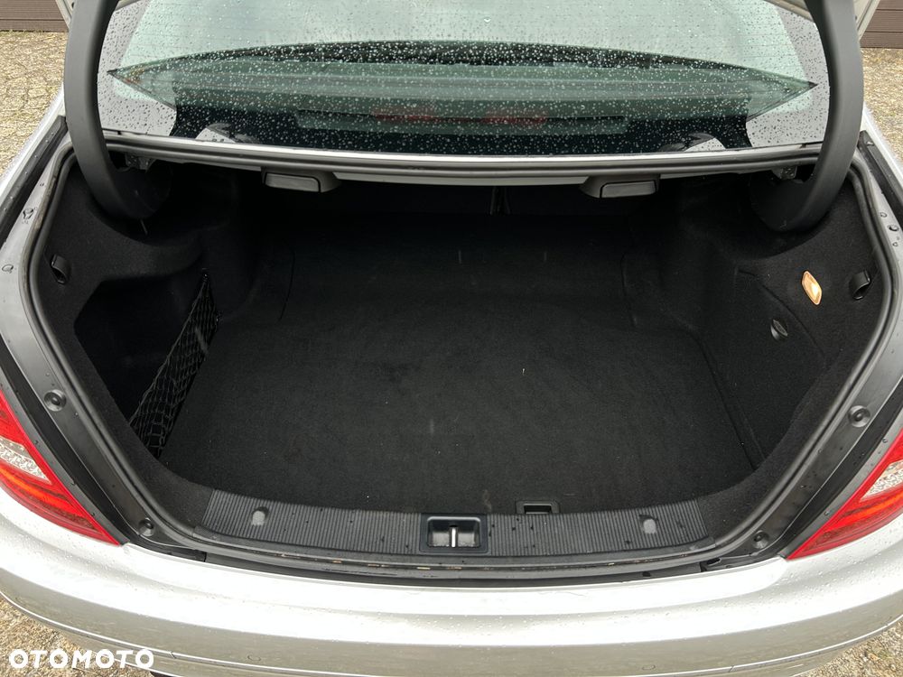 Mercedes-Benz Klasa C 180 BlueEFFICIENCY 7G-TRONIC Avantgarde - 30