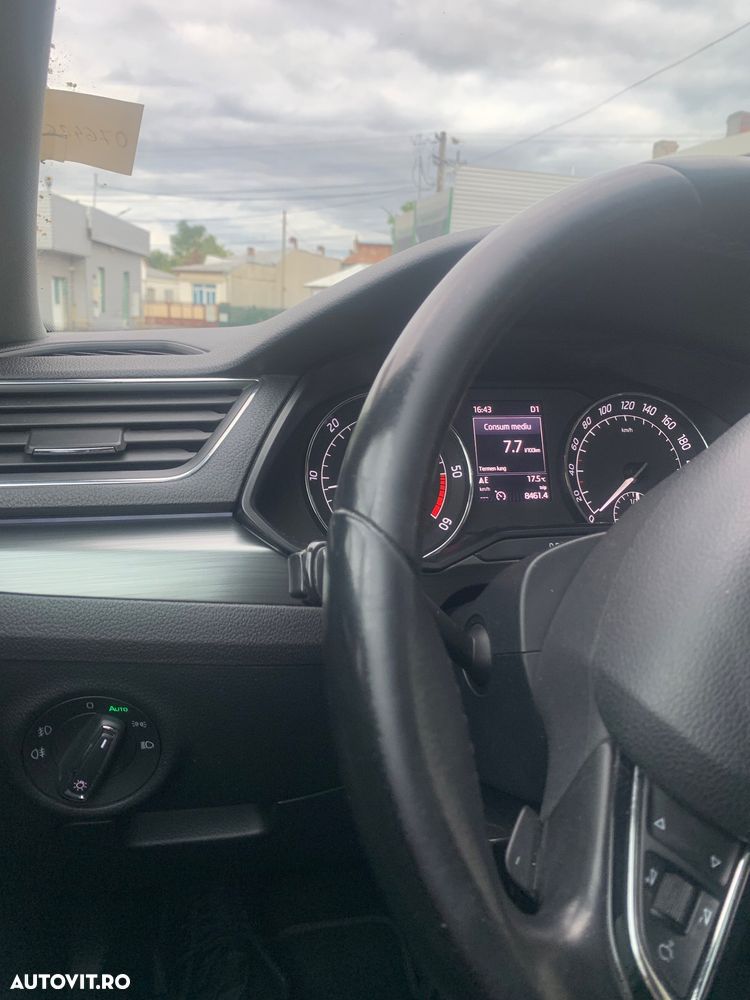 Skoda Superb 2.0 TDI DSG Style - 8
