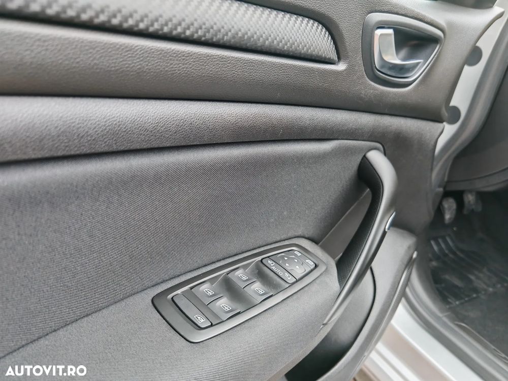 Renault Megane BLUE dCi 115 BUSINESS EDITION - 12