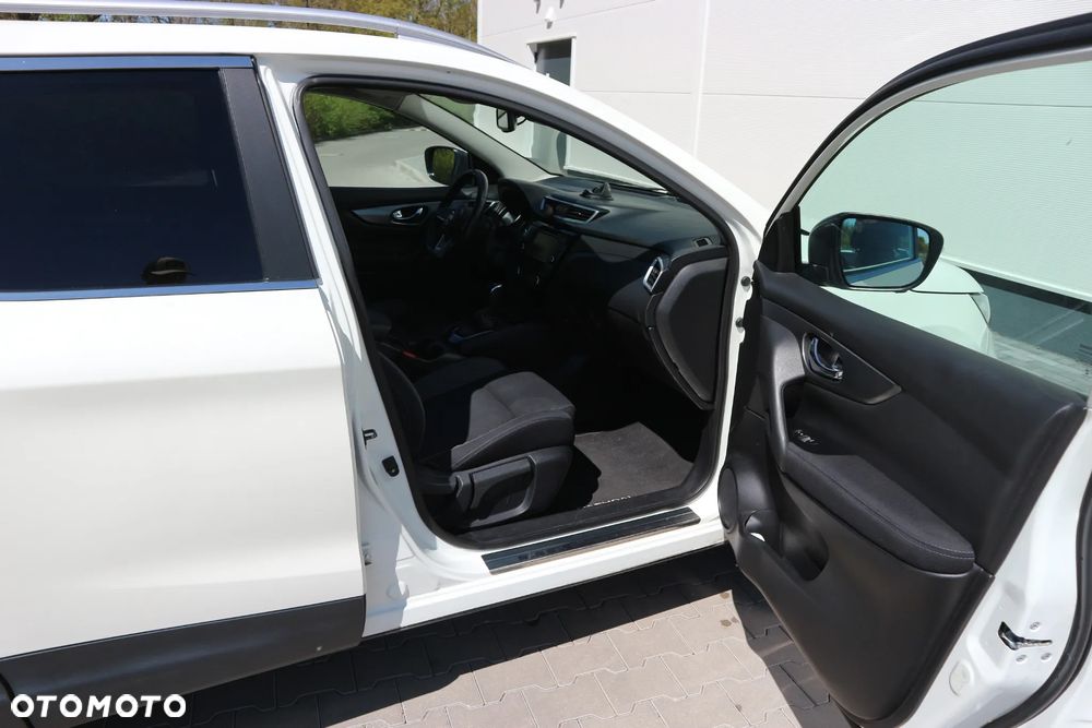 Nissan Qashqai 1.2 DIG-T N-Connecta Xtronic - 17