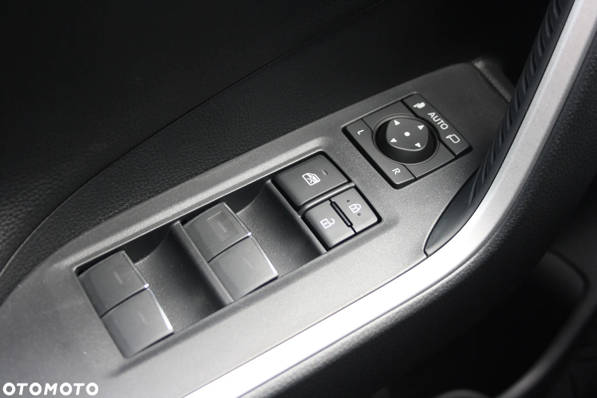 Suzuki Across 2.5 Plug-in Hybrid Elegance 4WD CVT - 18