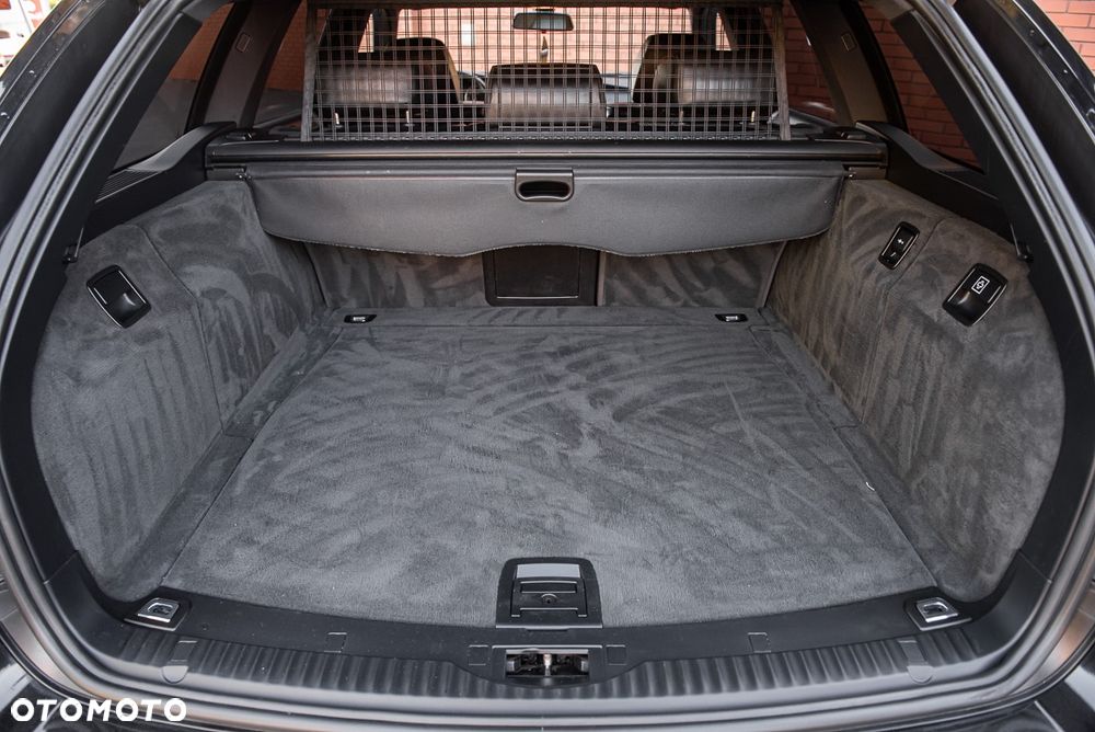 BMW Seria 5 523i Touring - 22