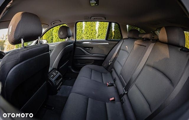 BMW Seria 5 525d - 29