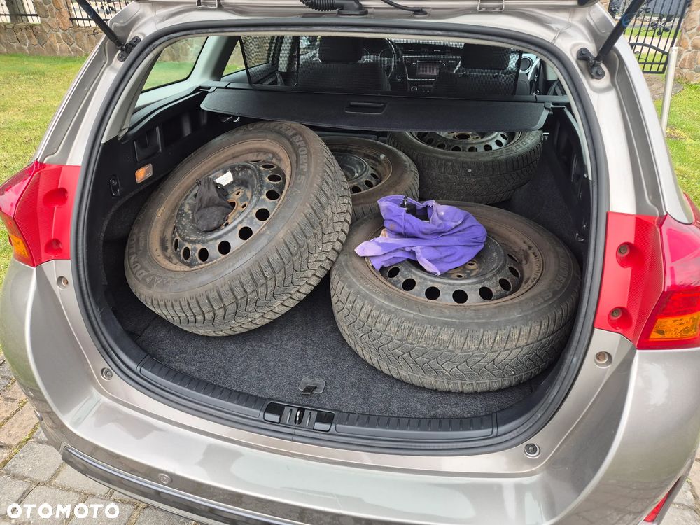 Toyota Auris 1.8 HSD Luna - 11