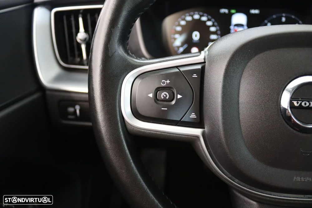 Volvo XC 60 2.0 D4 Inscription AWD Geartronic - 11