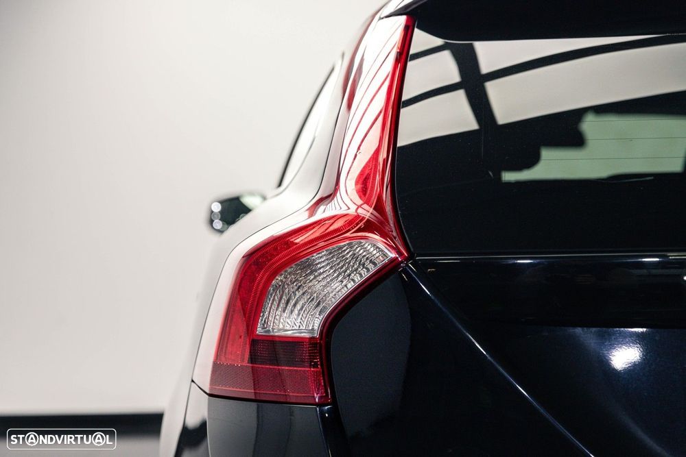 Volvo V60 2.4 D6 Momentum AWD Phev - 10