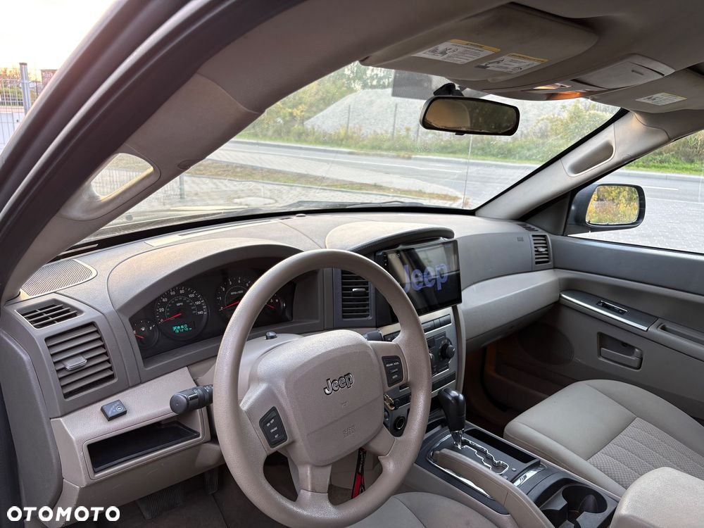 Jeep Grand Cherokee - 21