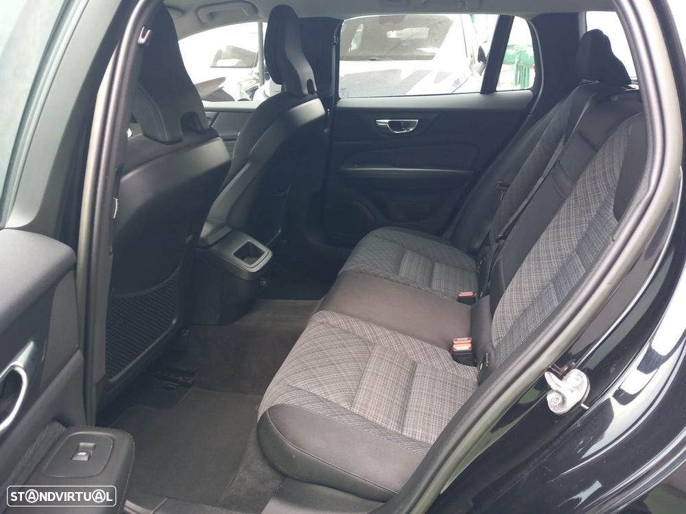 Volvo V60 2.0 D4 Momentum Geartronic - 20