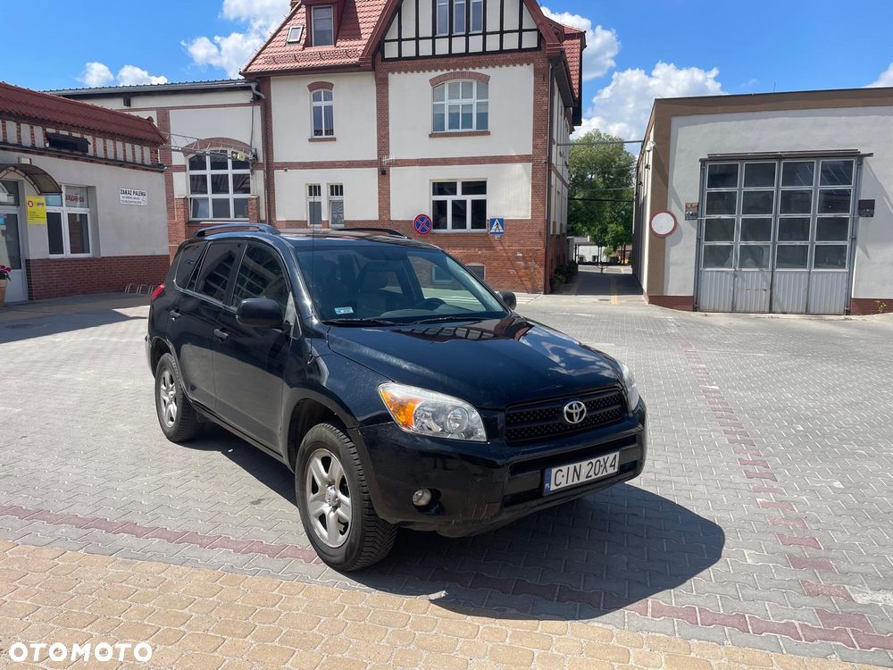 Toyota RAV4 - 1