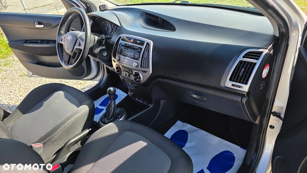 Hyundai i20 1.2 Fifa World Cup Edition - 18