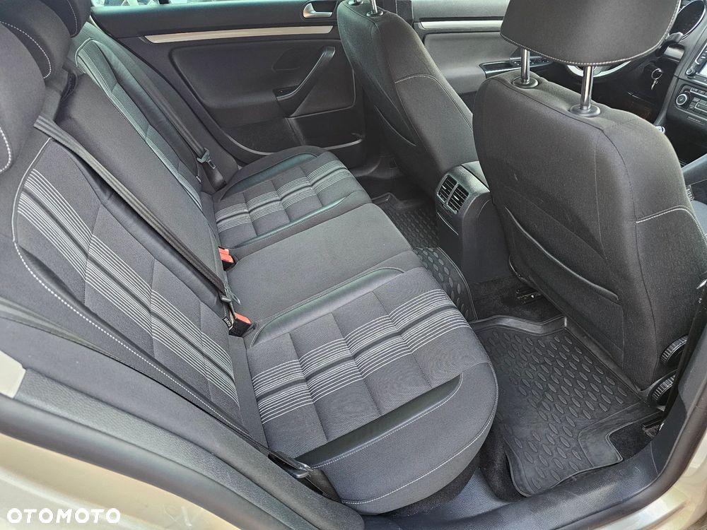 Volkswagen Golf 1.6 TDI DPF MATCH - 8