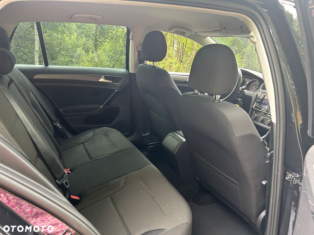 Volkswagen Golf - 24