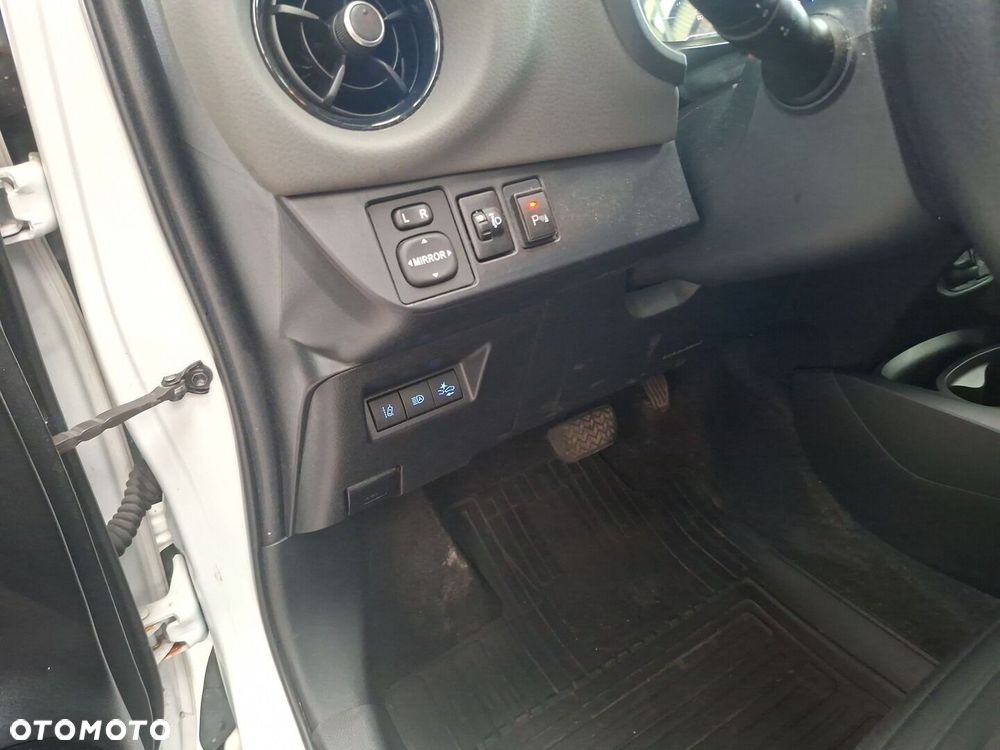 Toyota Yaris - 16