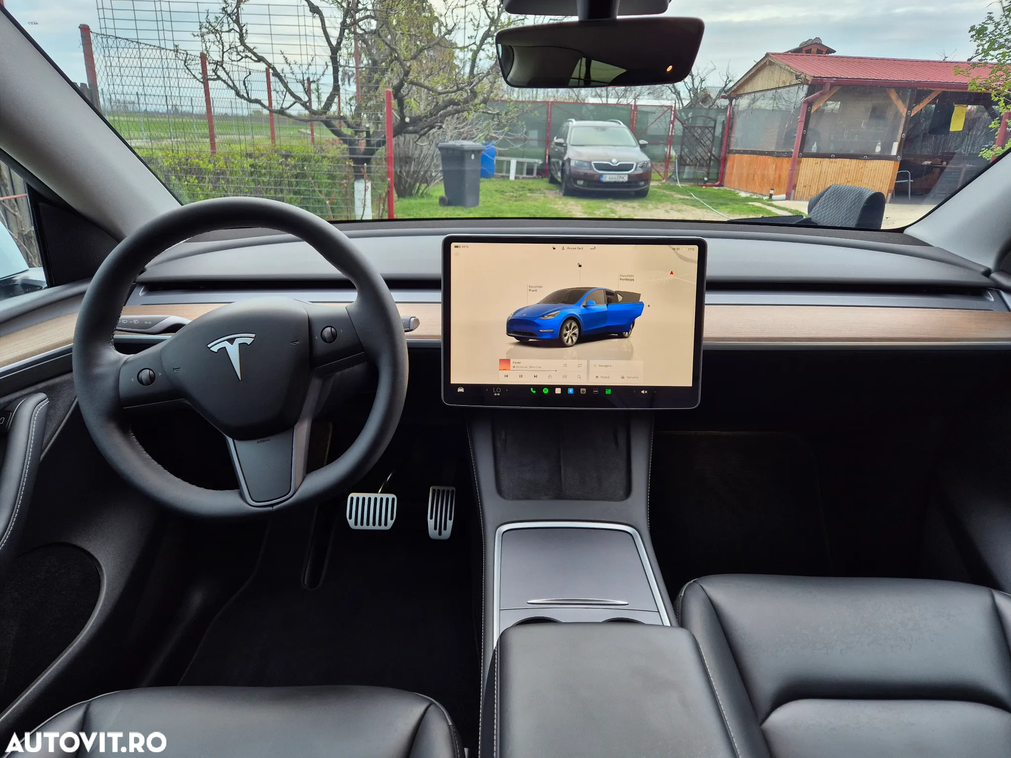 Tesla Model Y - 14