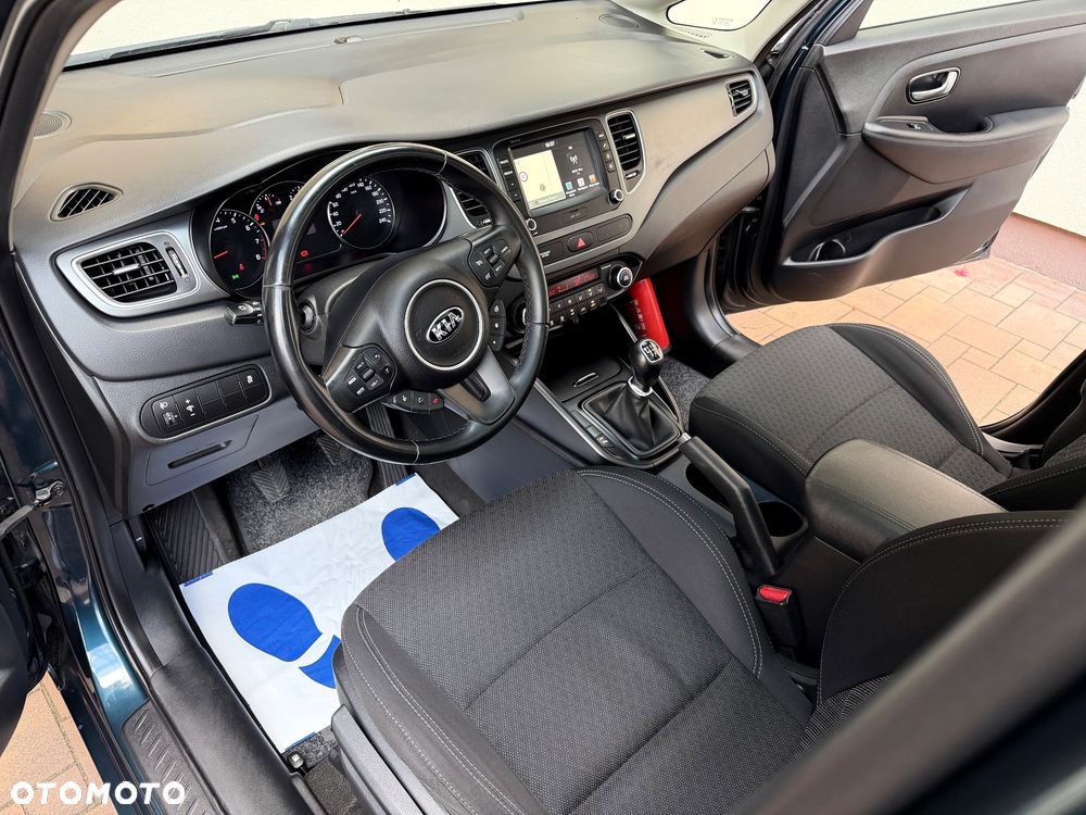 Kia Carens - 31