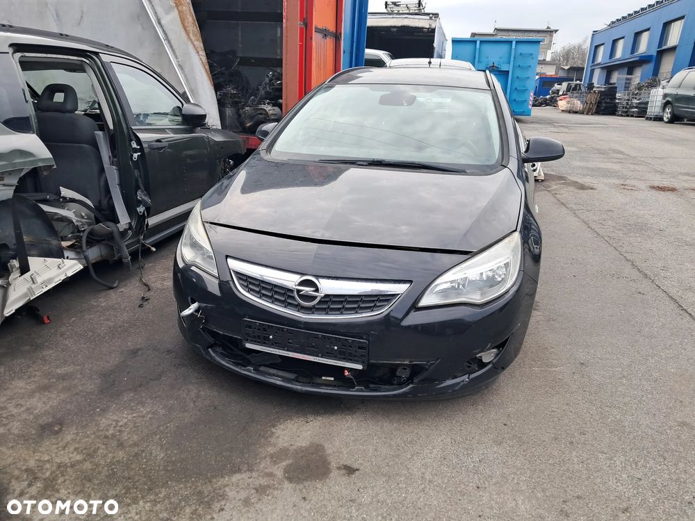 Opel Astra J Kombi Z20R A13DTE części karoseryjne, silnikowe, wnętrza - 1