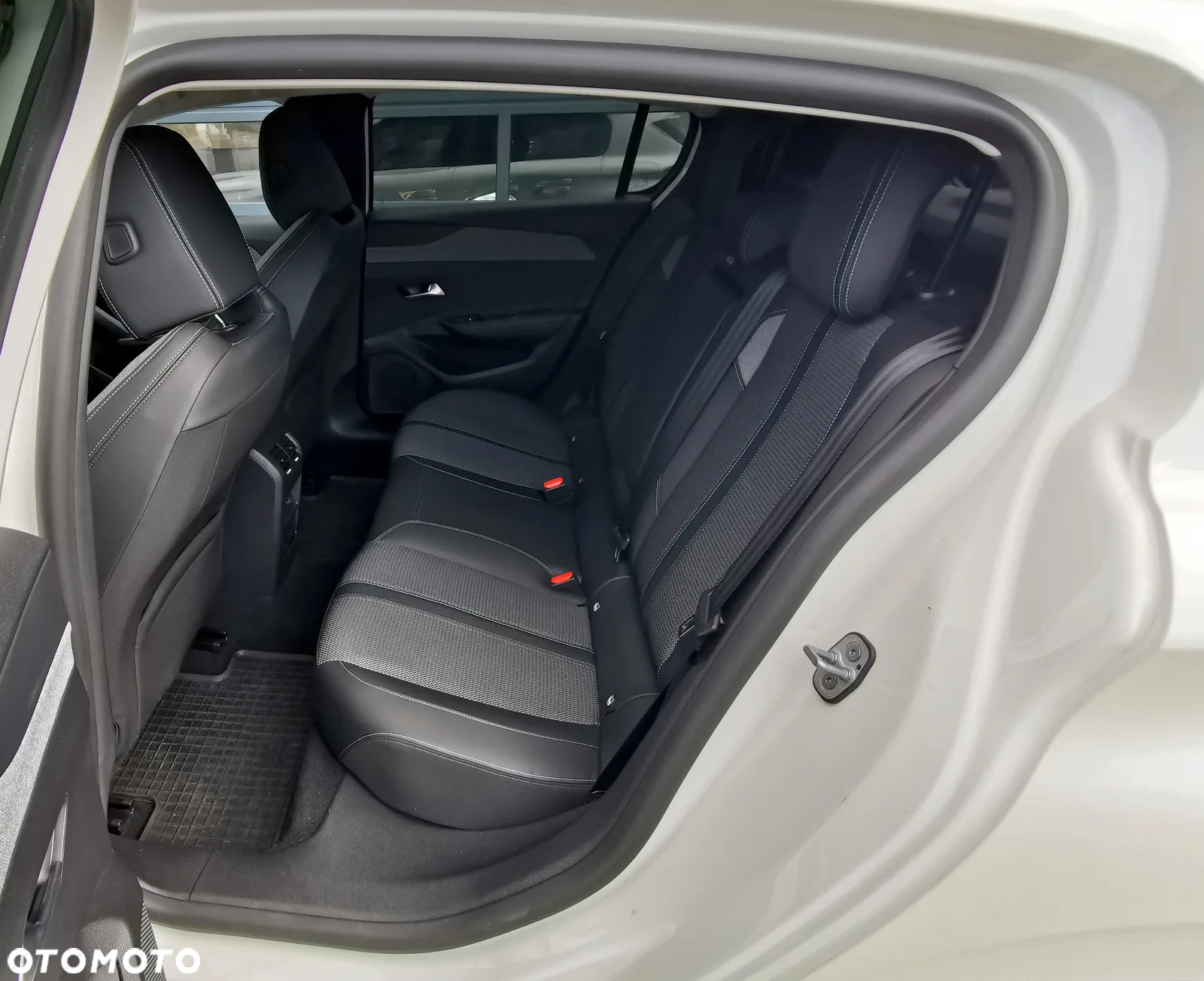 Peugeot 308 1.2 PureTech Allure Pack S&S EAT8 - 6