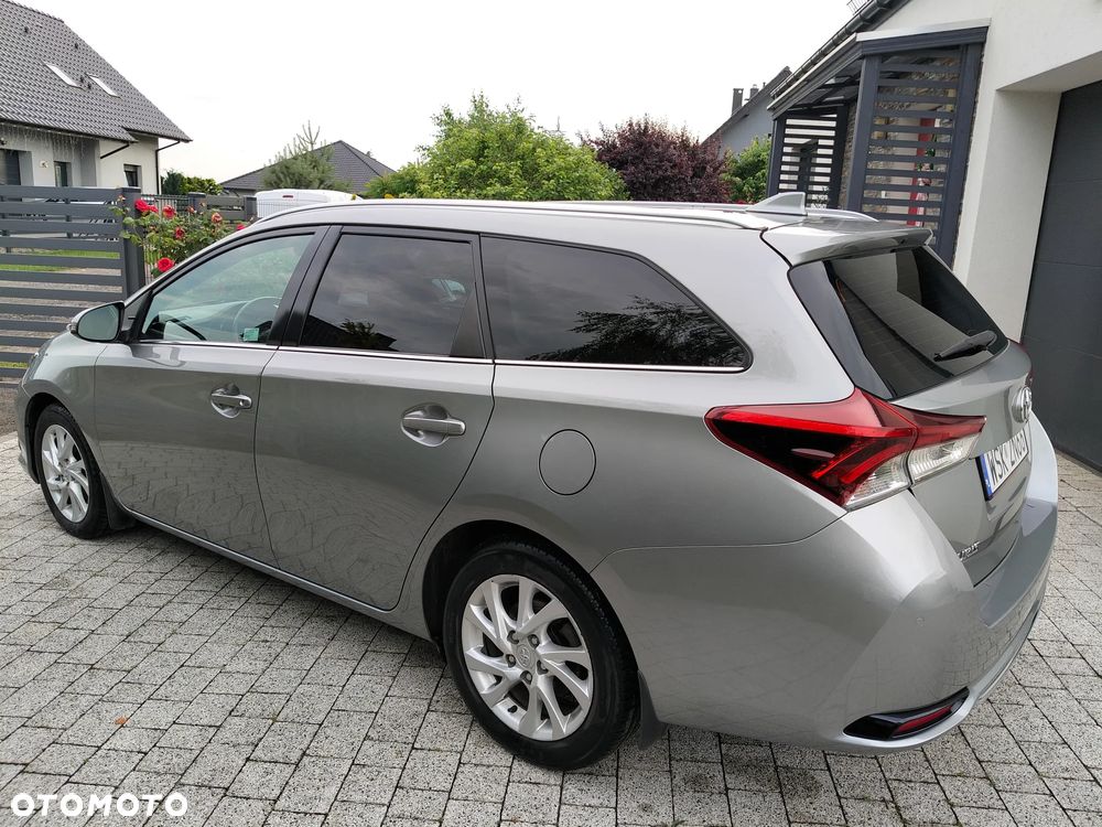 Toyota Auris 1.6 Selection - 4