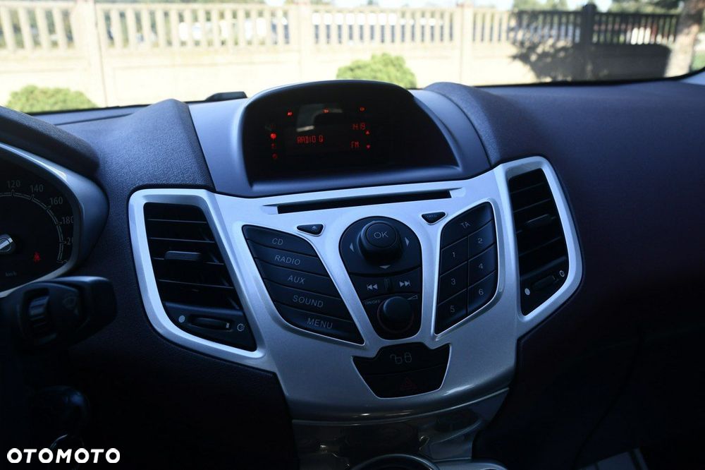 Ford Fiesta - 25