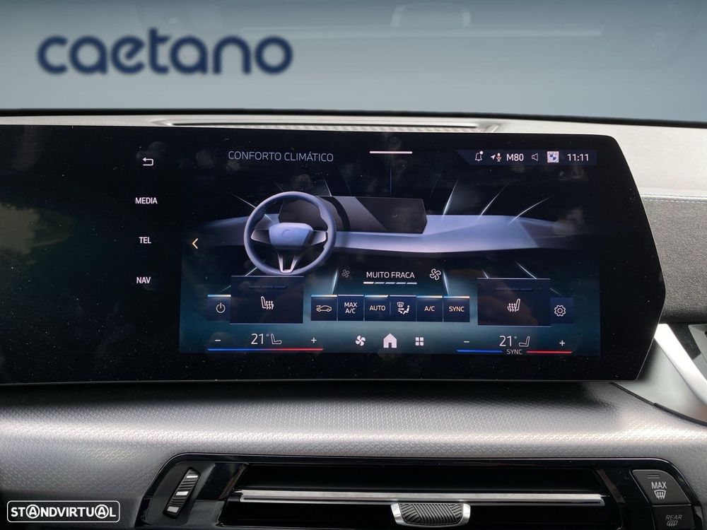 BMW iX1 eDrive20 Pack Desportivo M - 10