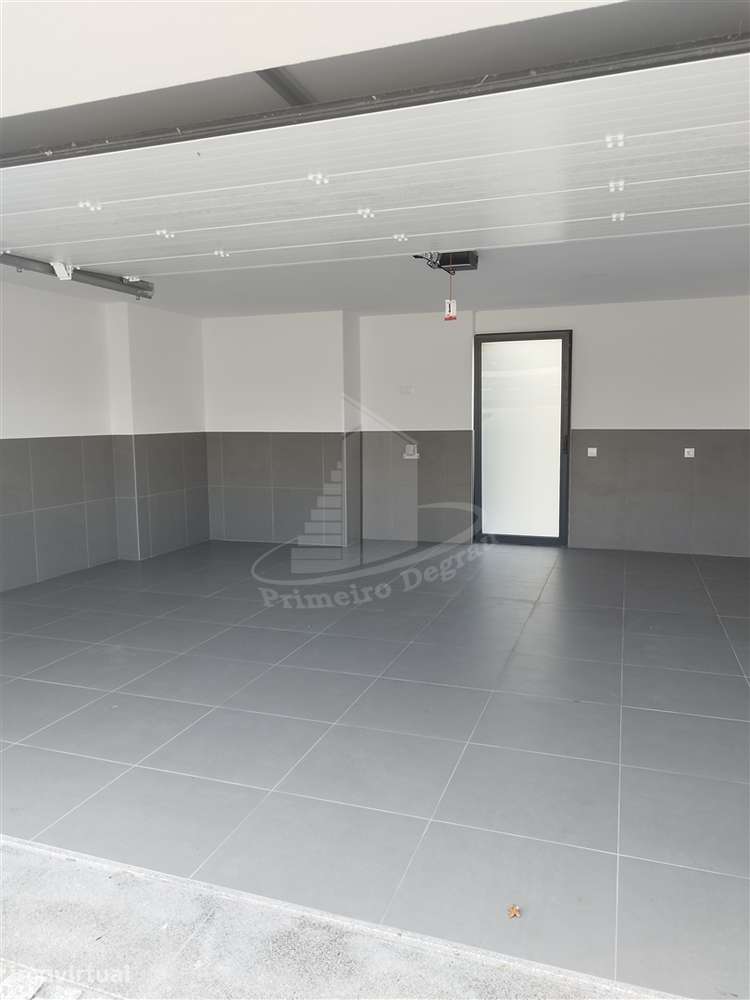 Moradia com garagem lateral - Grande imagem: 2/38