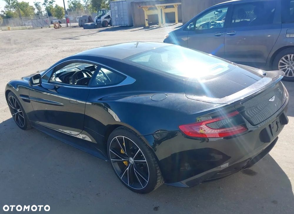 Aston Martin Vanquish Coupe - 3