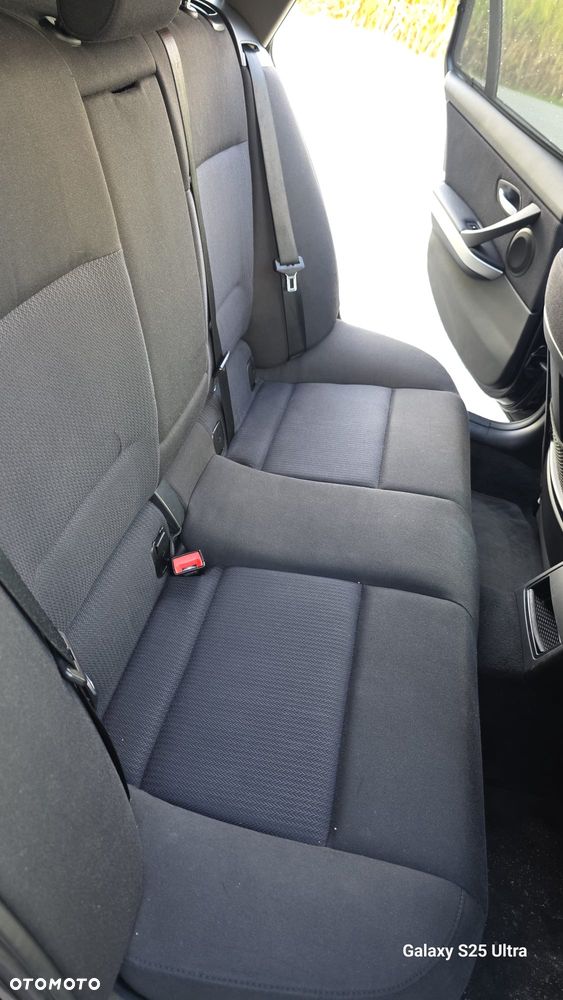 BMW Seria 3 318d - 11
