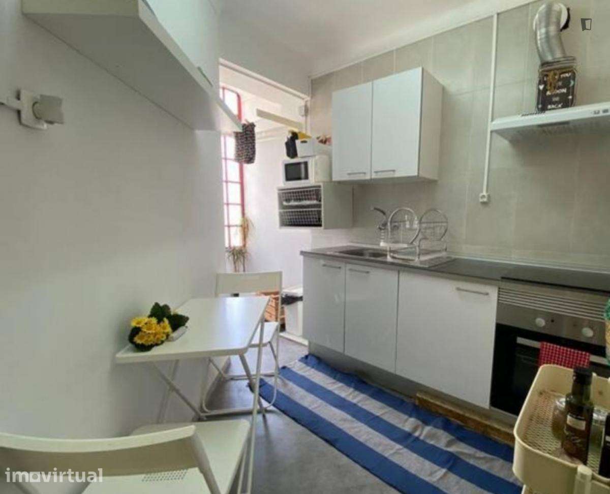 Quarto - localizado em Anjos Lisbon - Grande imagem: 4/8