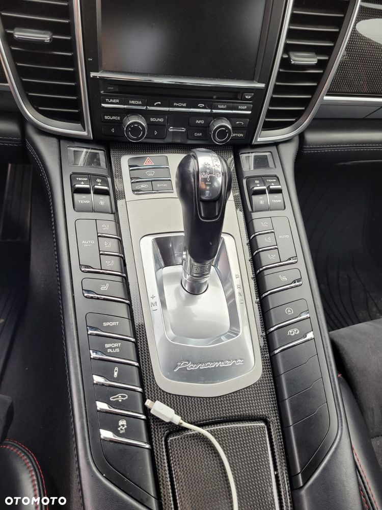 Porsche Panamera - 4