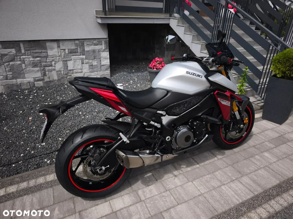 Suzuki GSX - 7