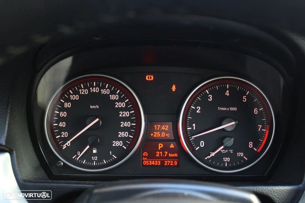 BMW 330 i Auto - 35