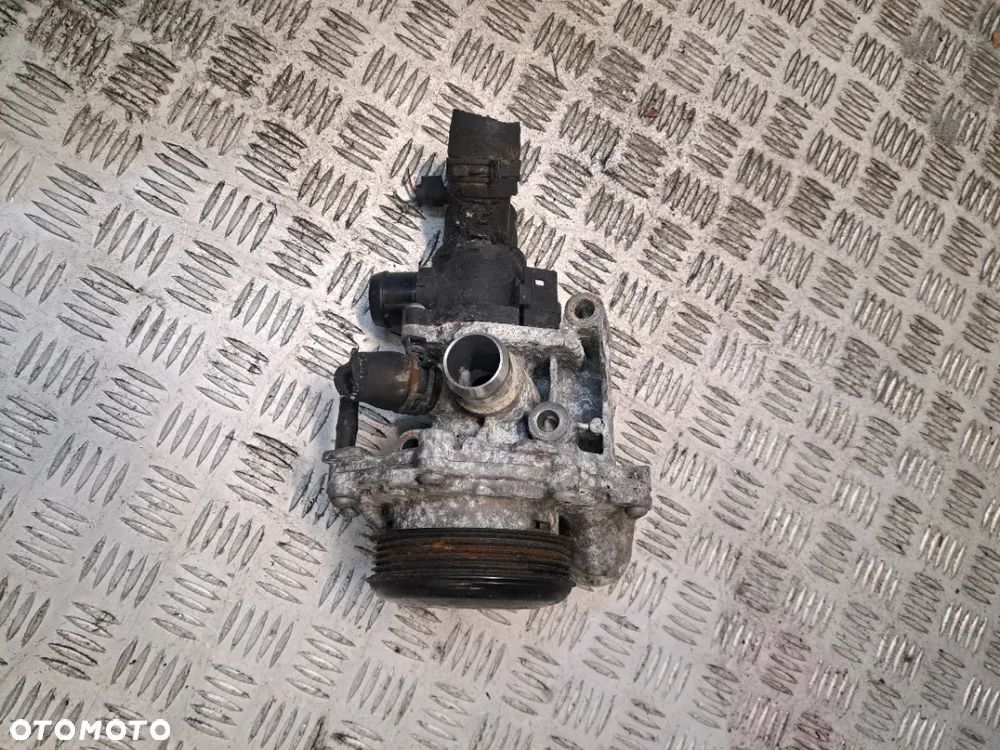 POMPA WODY MERCEDES W176 2.2 CDI - 1