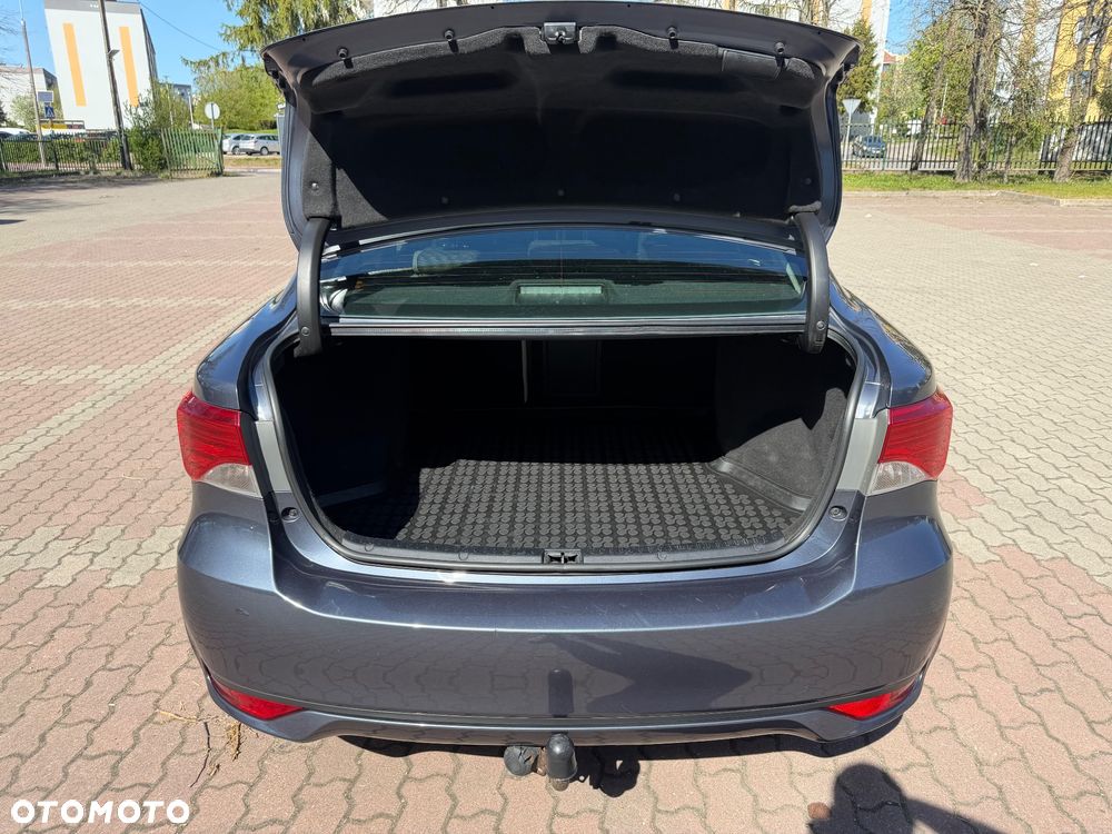 Toyota Avensis 2.0 Premium MS - 16