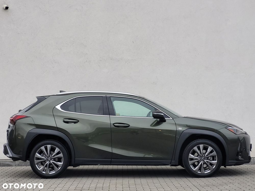 Lexus UX - 10