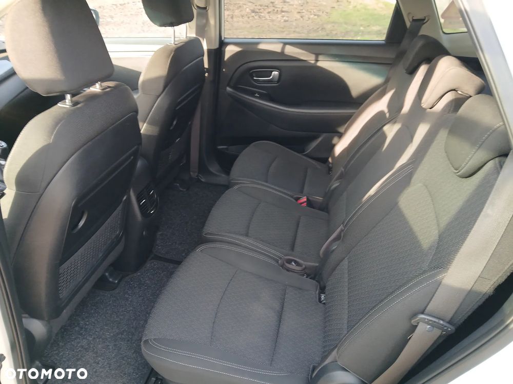 Kia Carens 1.7 CRDi M 7os EU6 - 10