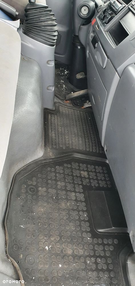 Isuzu ( l35 P62 P50 P75 N62 NPR Cabstar ) - 10
