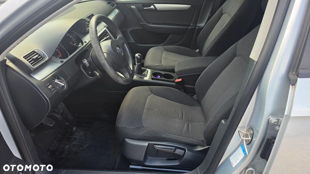 Volkswagen Passat 2.0 Blue TDI SCR Comfortline - 15