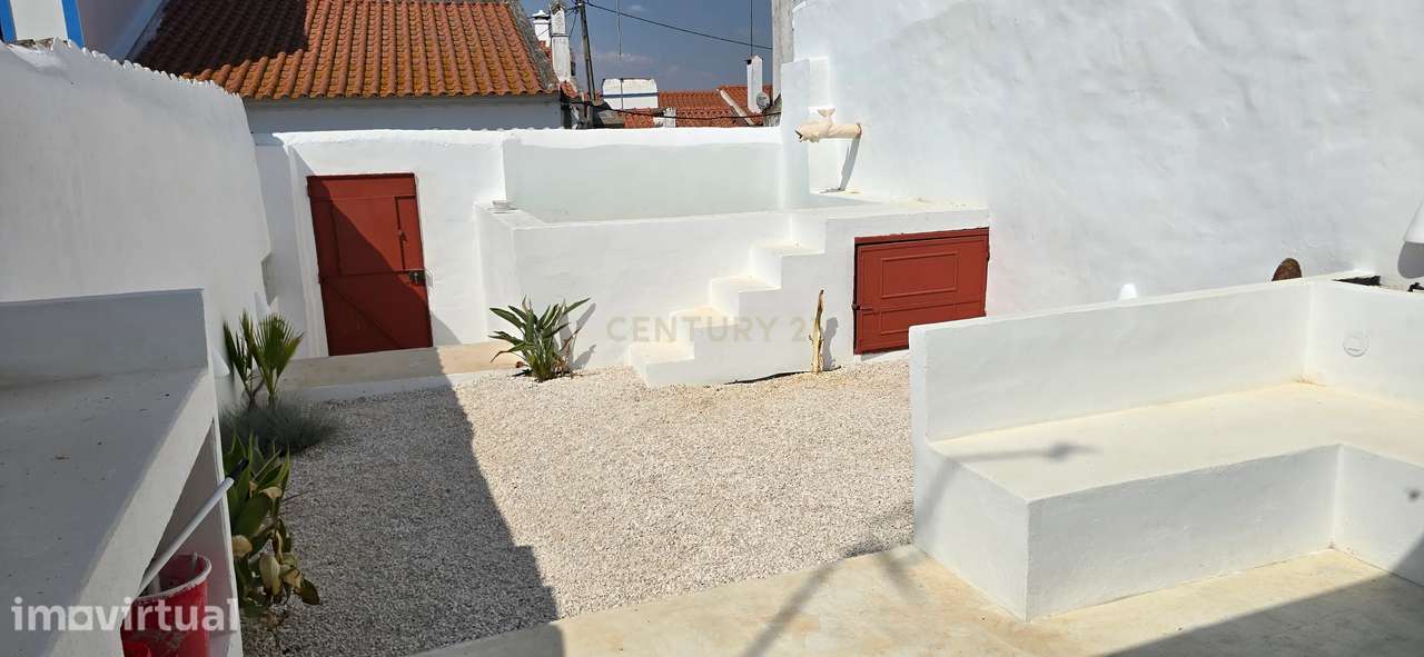 Moradia T3 totalmente reabilitada com piscina no coração do Torrão - Grande imagem: 5/12