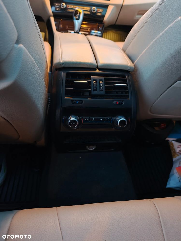 BMW Seria 5 525d xDrive Luxury Line - 13