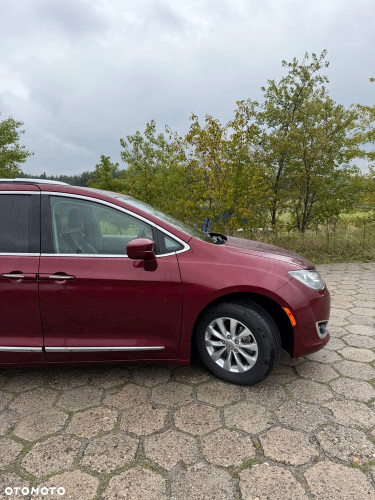 Chrysler Pacifica - 16