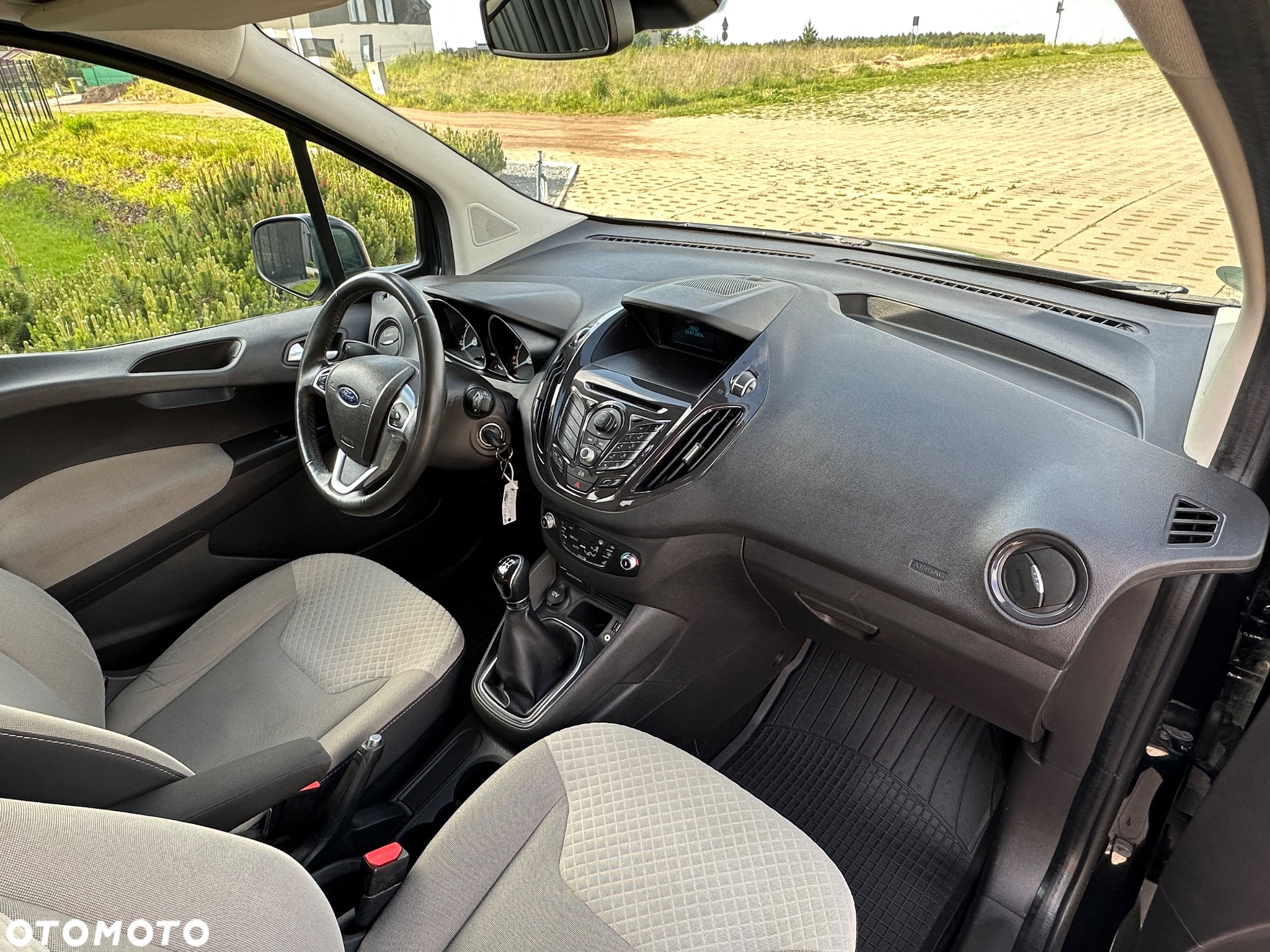 Ford Tourneo Courier 1.0 EcoBoost Titanium - 27