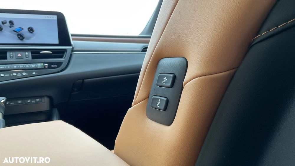 Lexus Seria ES 300h 2.5 TNGA HV 25H- 4X2 CVT Luxury - 6