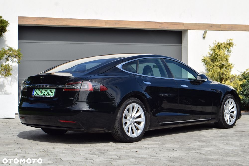 Tesla Model S - 36