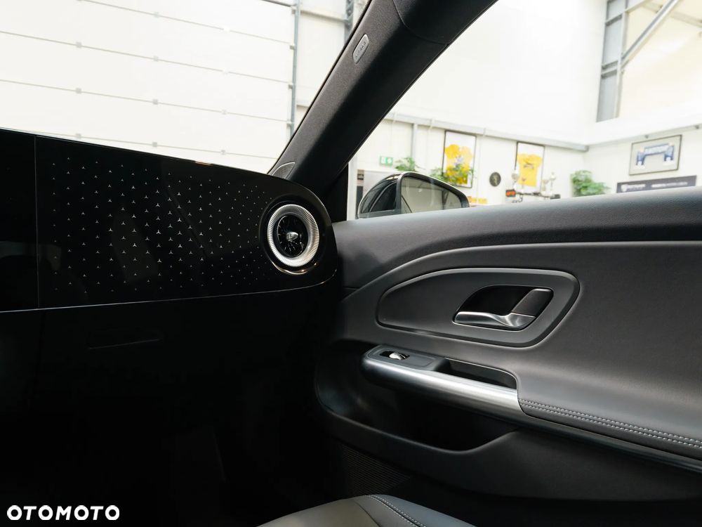 Mercedes-Benz CLA - 36