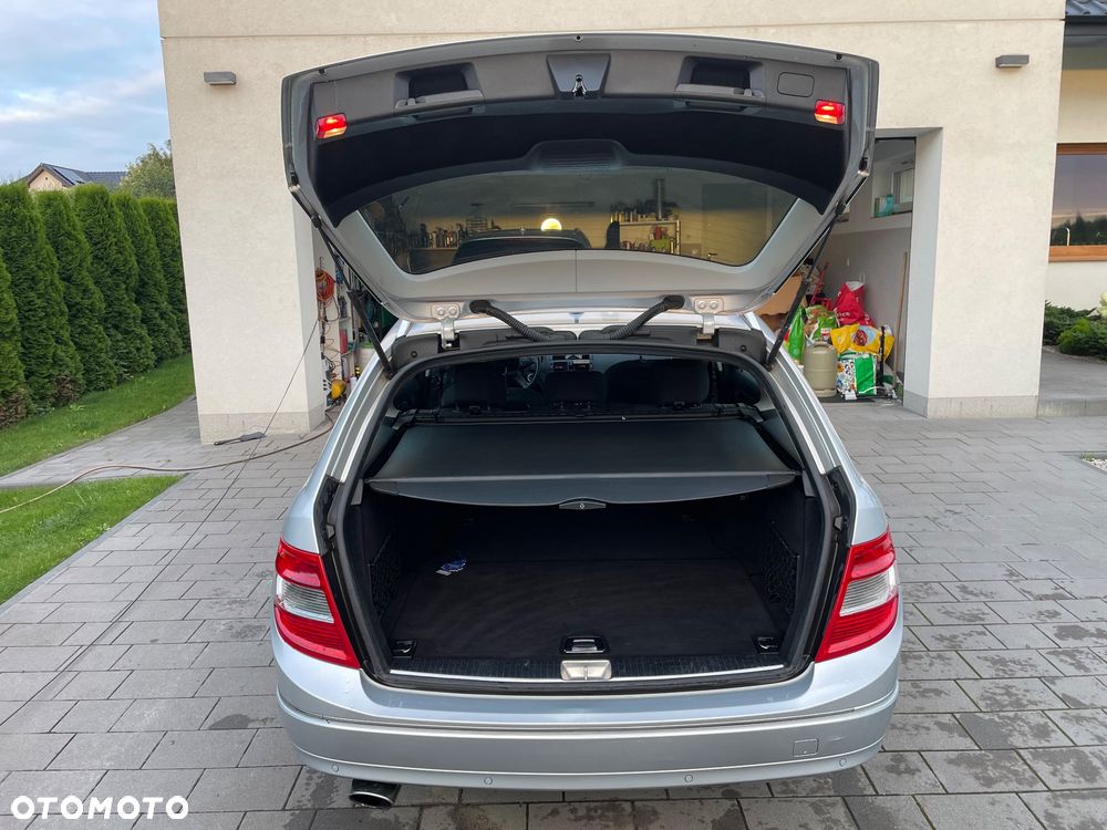 Mercedes-Benz Klasa C 220 CDI Elegance - 11