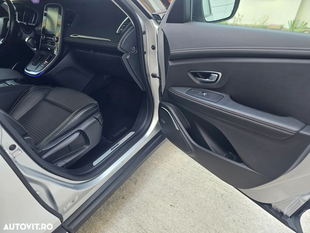 Renault Grand Scenic - 10