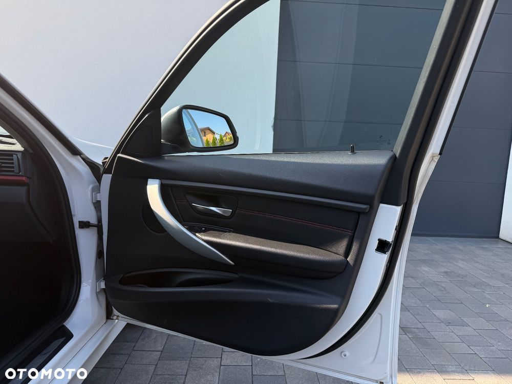 BMW Seria 3 320d - 30