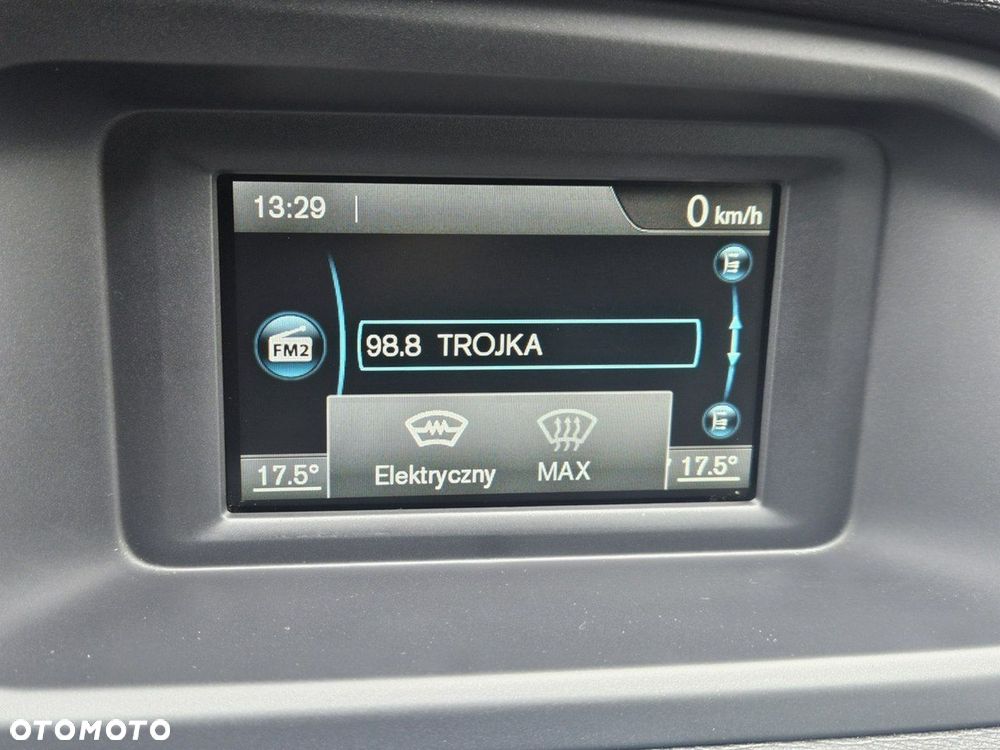 Volvo V40 Cross Country - 18